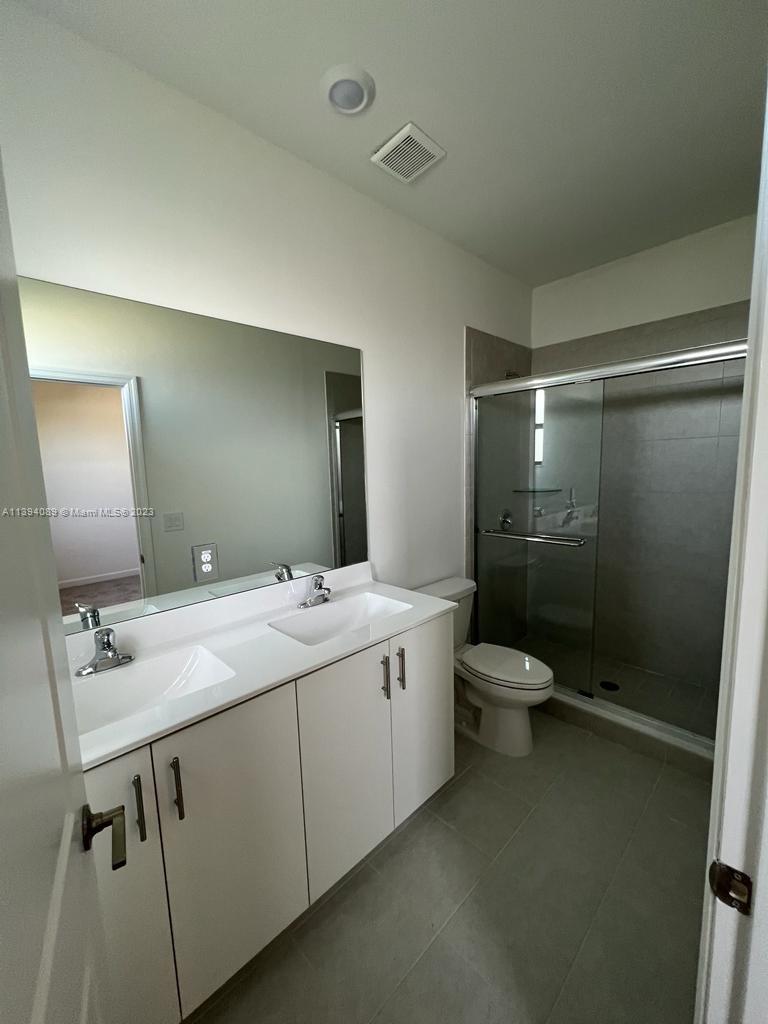VIA VENTURA - Residential Lease
