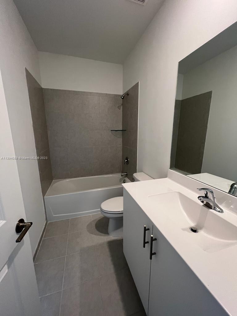 VIA VENTURA - Residential Lease