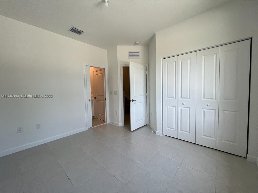VIA VENTURA - Residential Lease