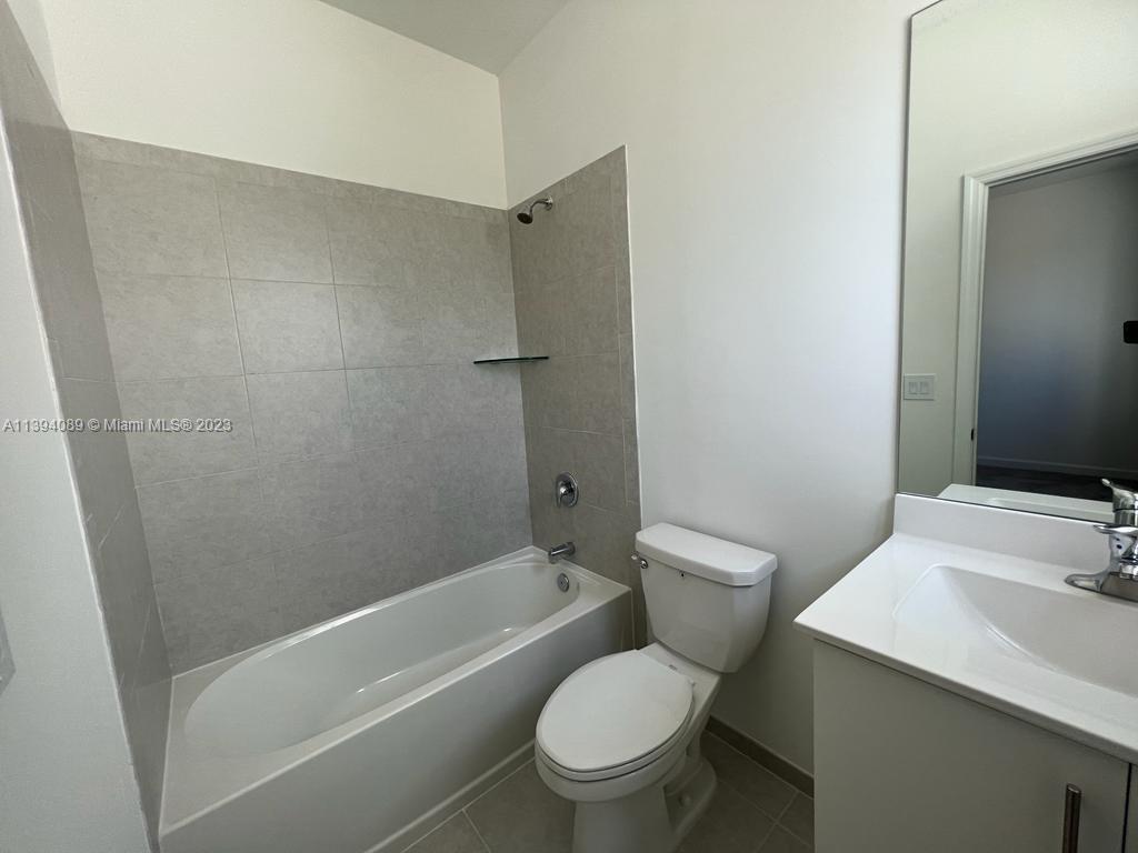 VIA VENTURA - Residential Lease