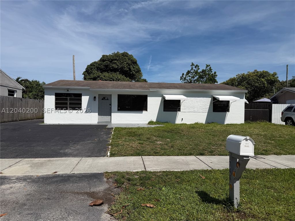 Photo of 1740 SW 47th Ave, Fort Lauderdale, FL 33317 (MLS # A12040200)