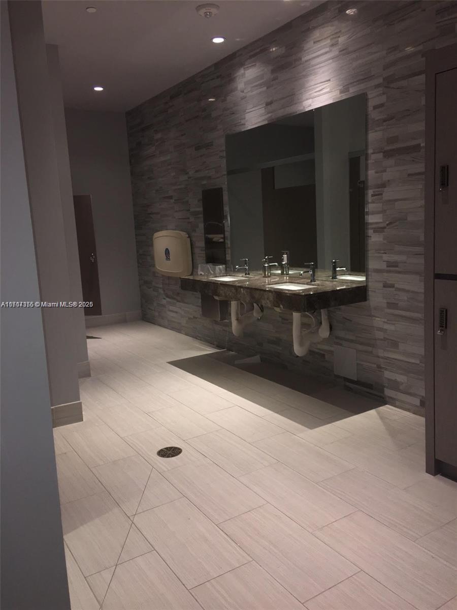 5252 PASEO CONDO - Residential