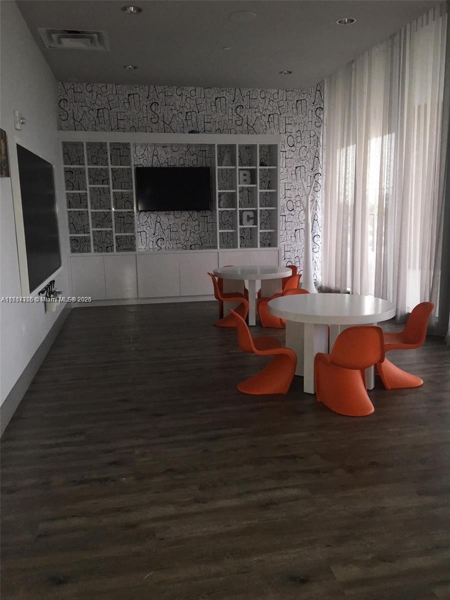 5252 PASEO CONDO - Residential