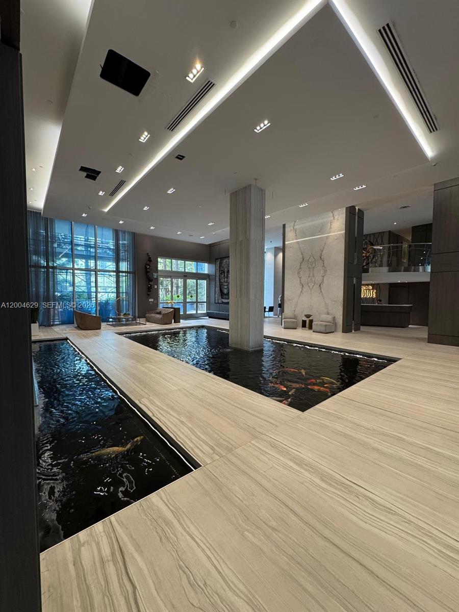 LAS OLAS RIVER HOUSE COND - Residential