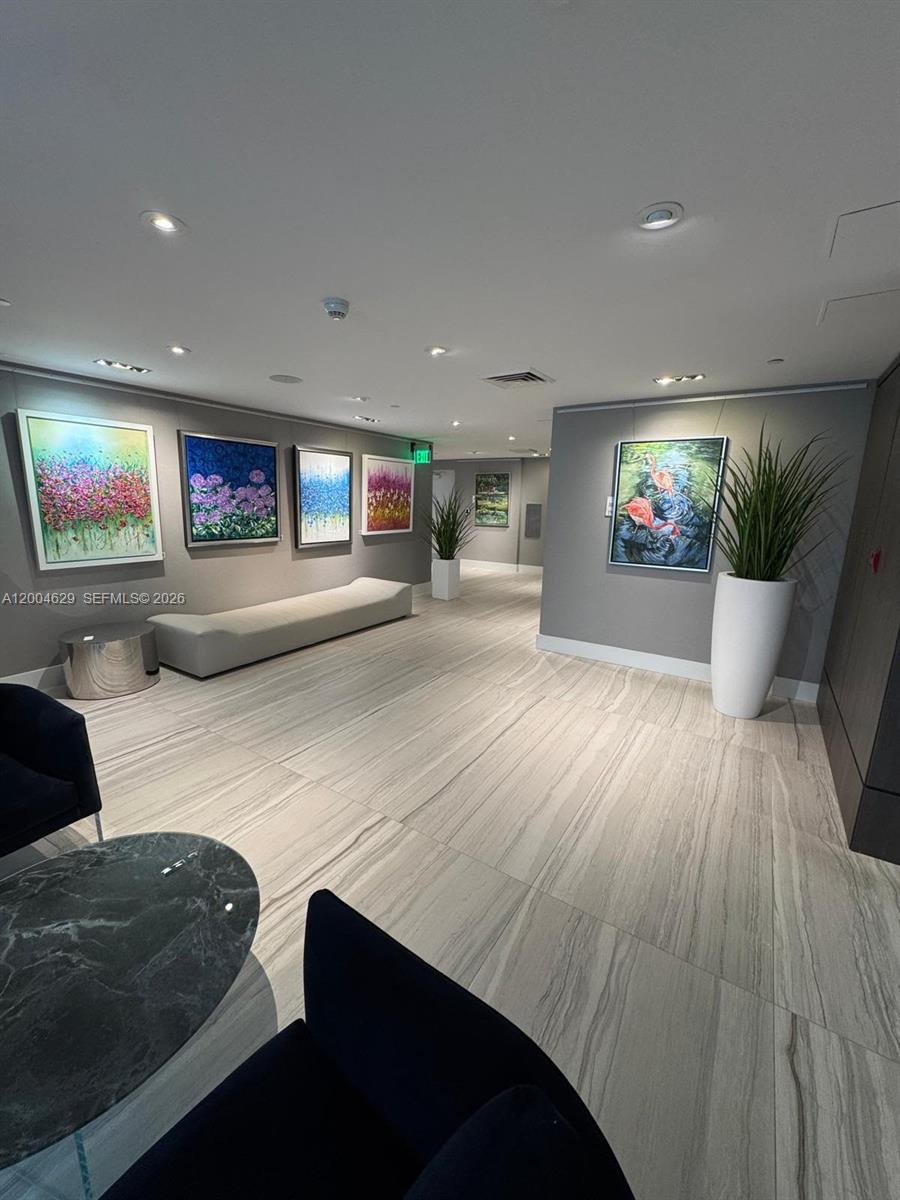 LAS OLAS RIVER HOUSE COND - Residential