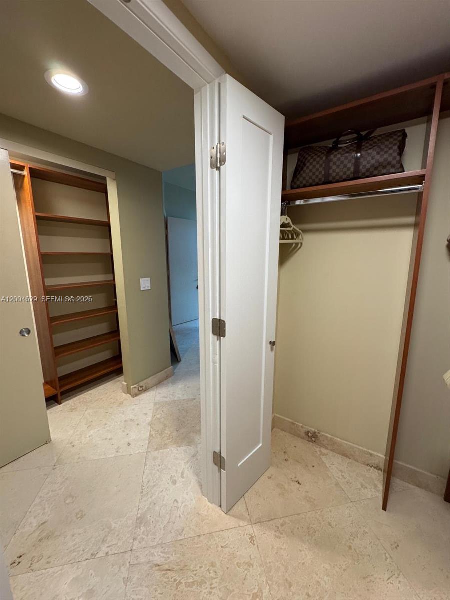 LAS OLAS RIVER HOUSE COND - Residential