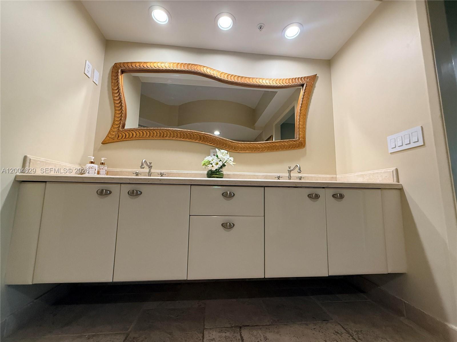 LAS OLAS RIVER HOUSE COND - Residential