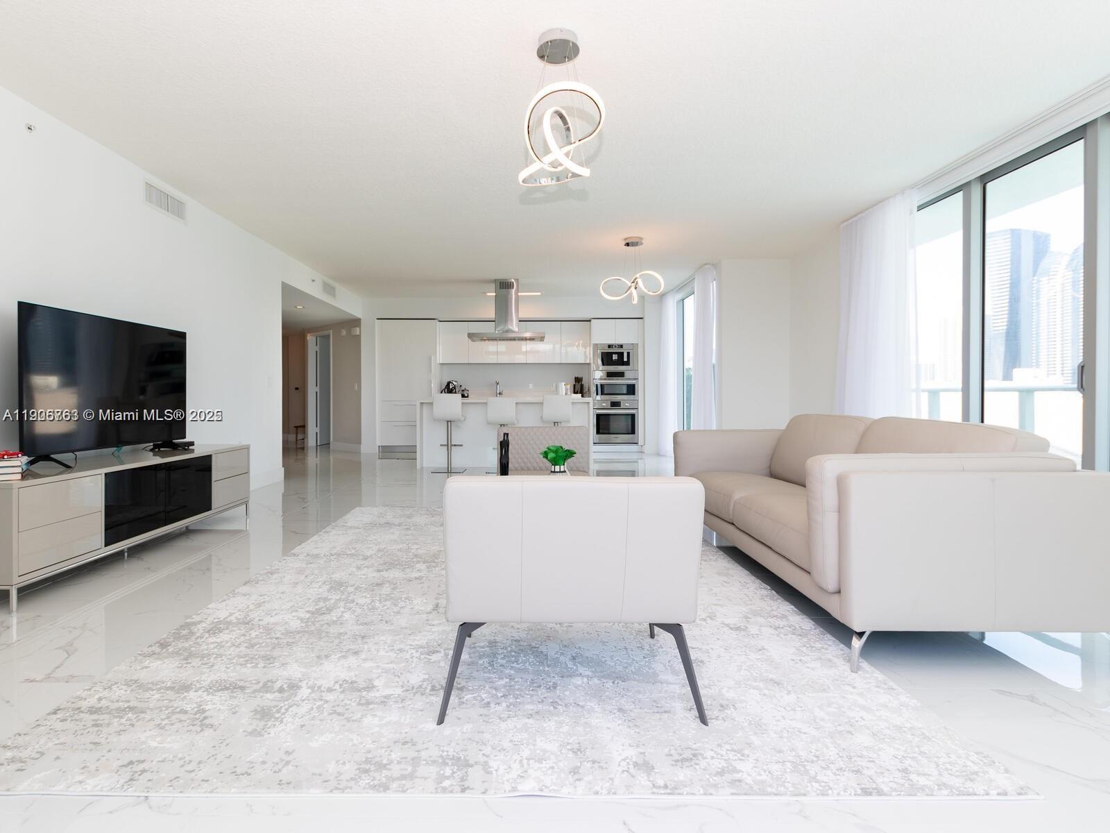 PARQUE TOWERS CONDO - Residential Lease