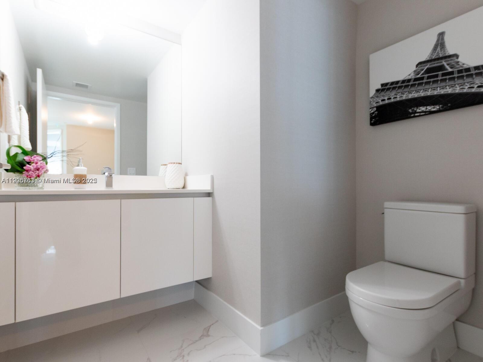 PARQUE TOWERS CONDO - Residential Lease