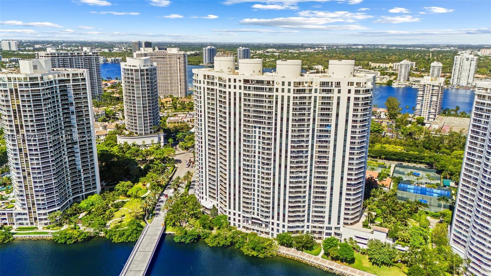 BELLAMARE @ WILLIAMS ISLA - Residential