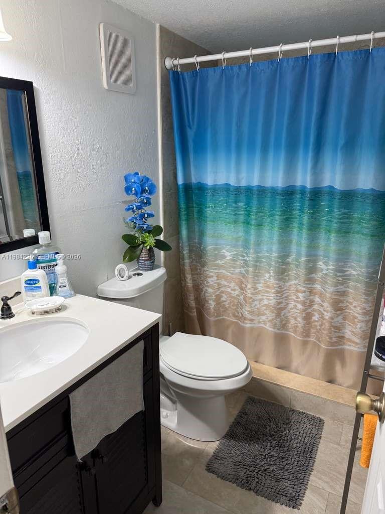 LOS ARBOLES CONDO - Residential