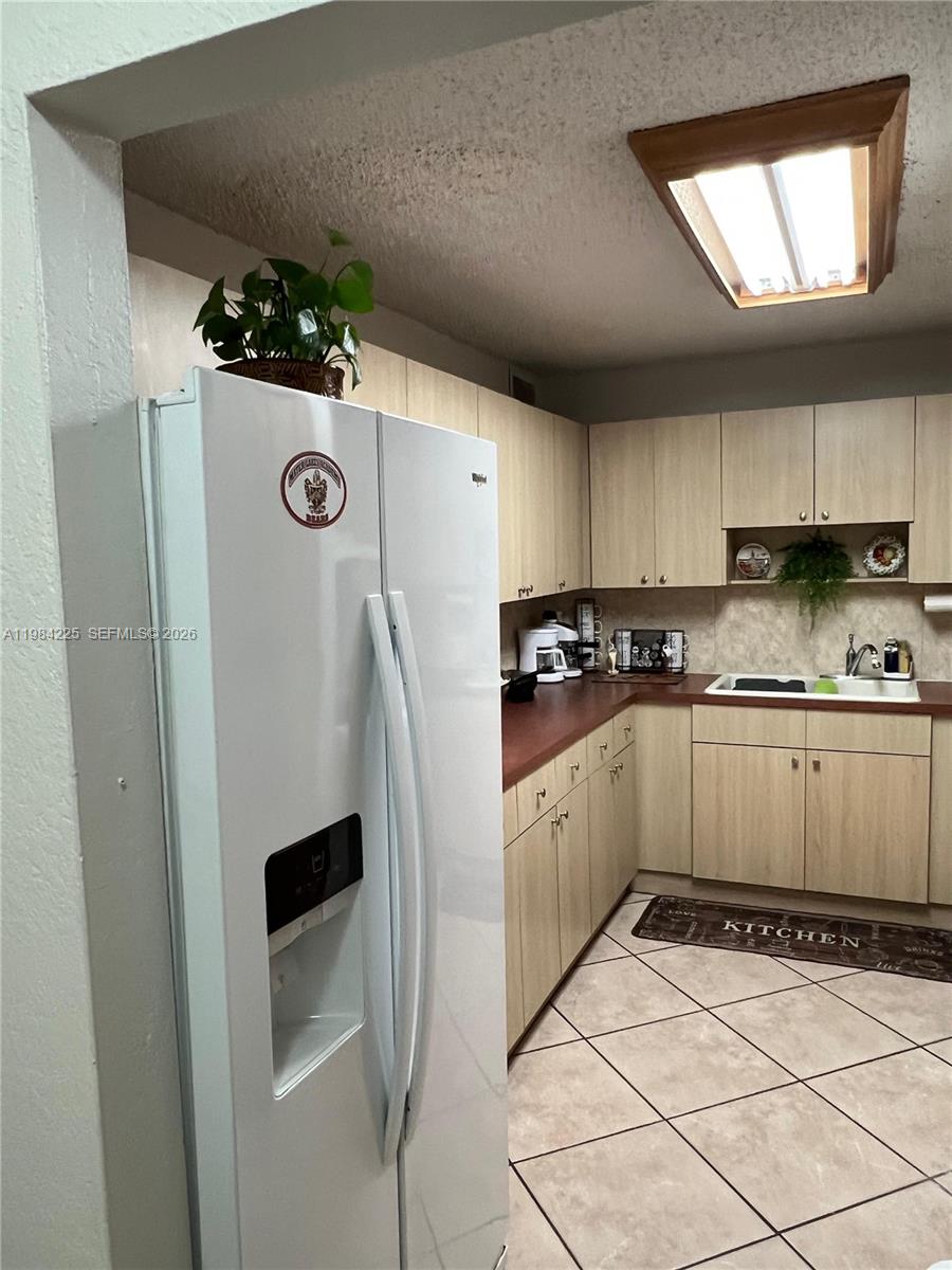 LOS ARBOLES CONDO - Residential