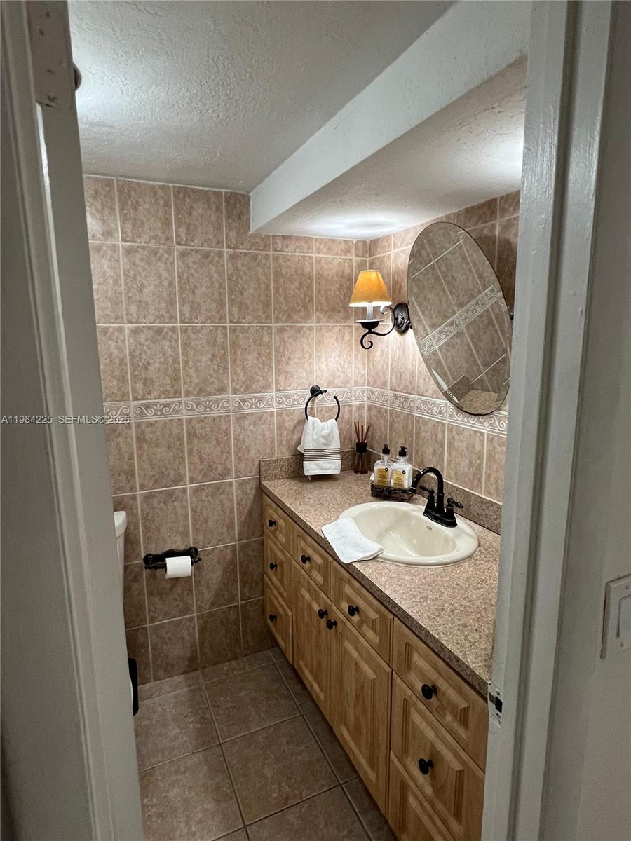 LOS ARBOLES CONDO - Residential