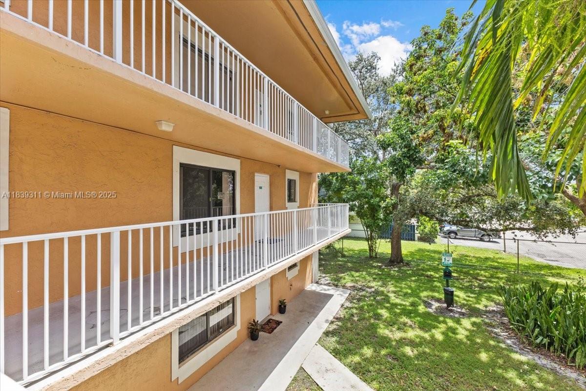 COURTYARDS AT DAVIE CONDO - Residential