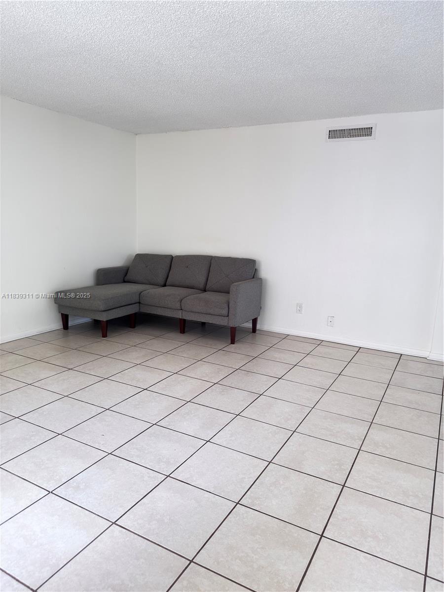 6900 SW 39th St 208J