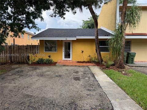 Photo of 70 SW 14th Ter, Homestead, FL 33030 (MLS # A12068674)