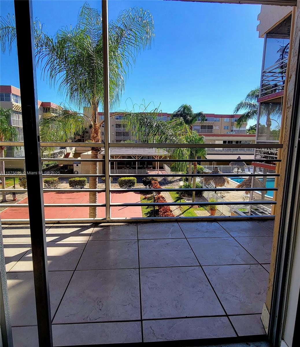 POLYNESIAN GARDENS CONDOM - Residential