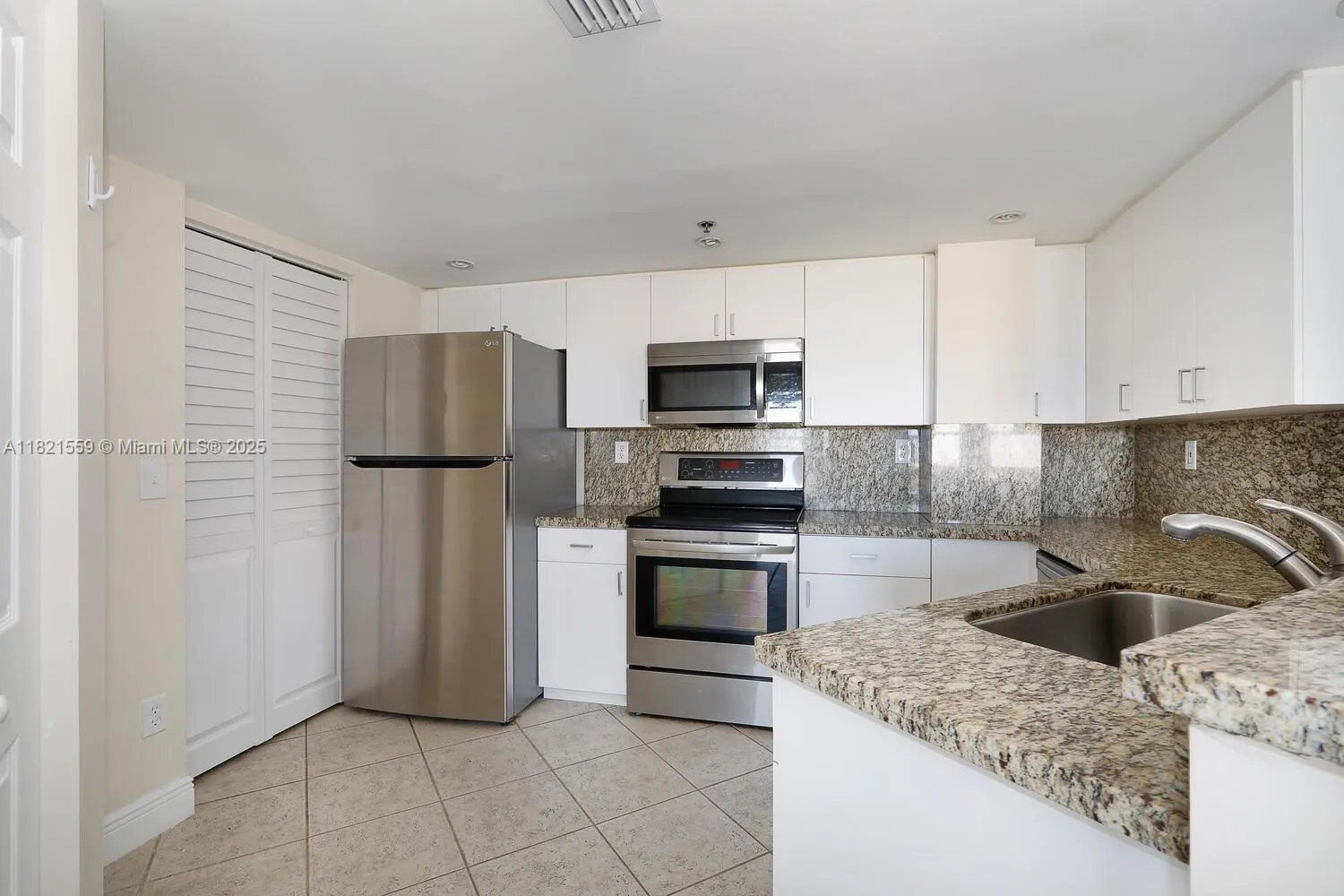 Miami, Florida 33145, United States, 2 Bedrooms Bedrooms, ,2 BathroomsBathrooms,Residential,Active,152957