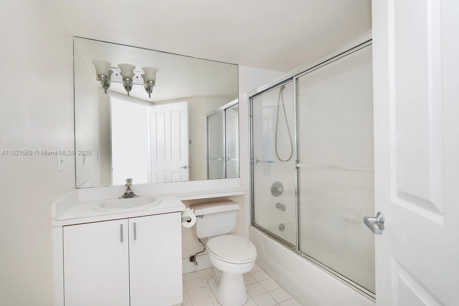 Miami, Florida 33145, United States, 2 Bedrooms Bedrooms, ,2 BathroomsBathrooms,Residential,Active,152957