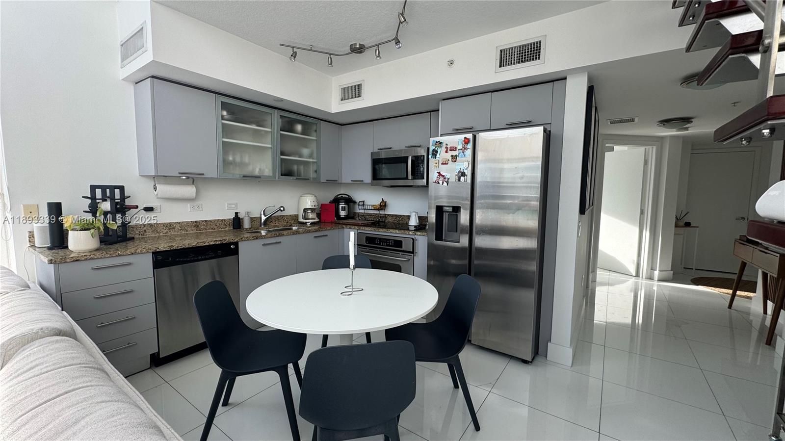 BRICKELL ON THE RIVER S T - Residential Lease