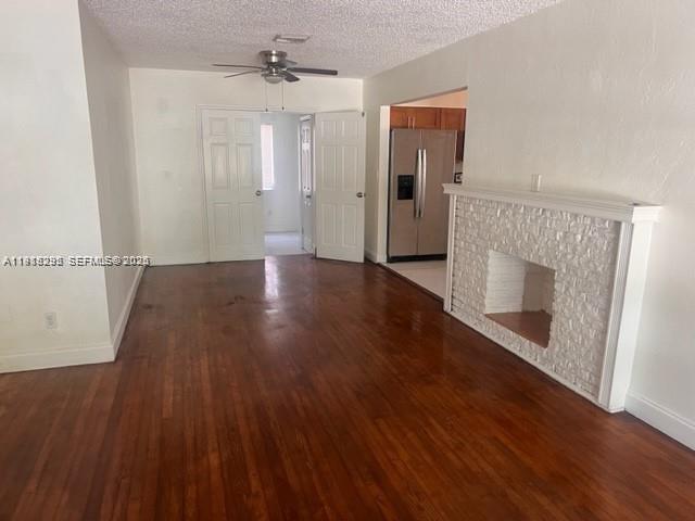 HOLLYWOOD PARK - Residential Lease