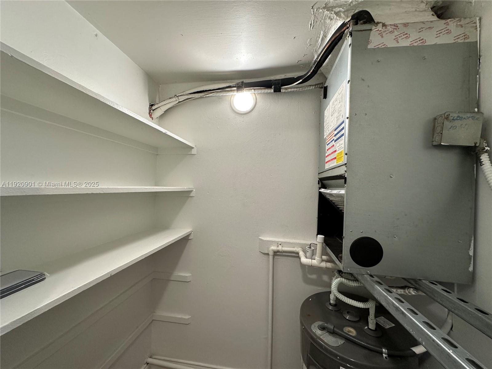 HOLLYWOOD LITTLE RANCHES - Residential Lease