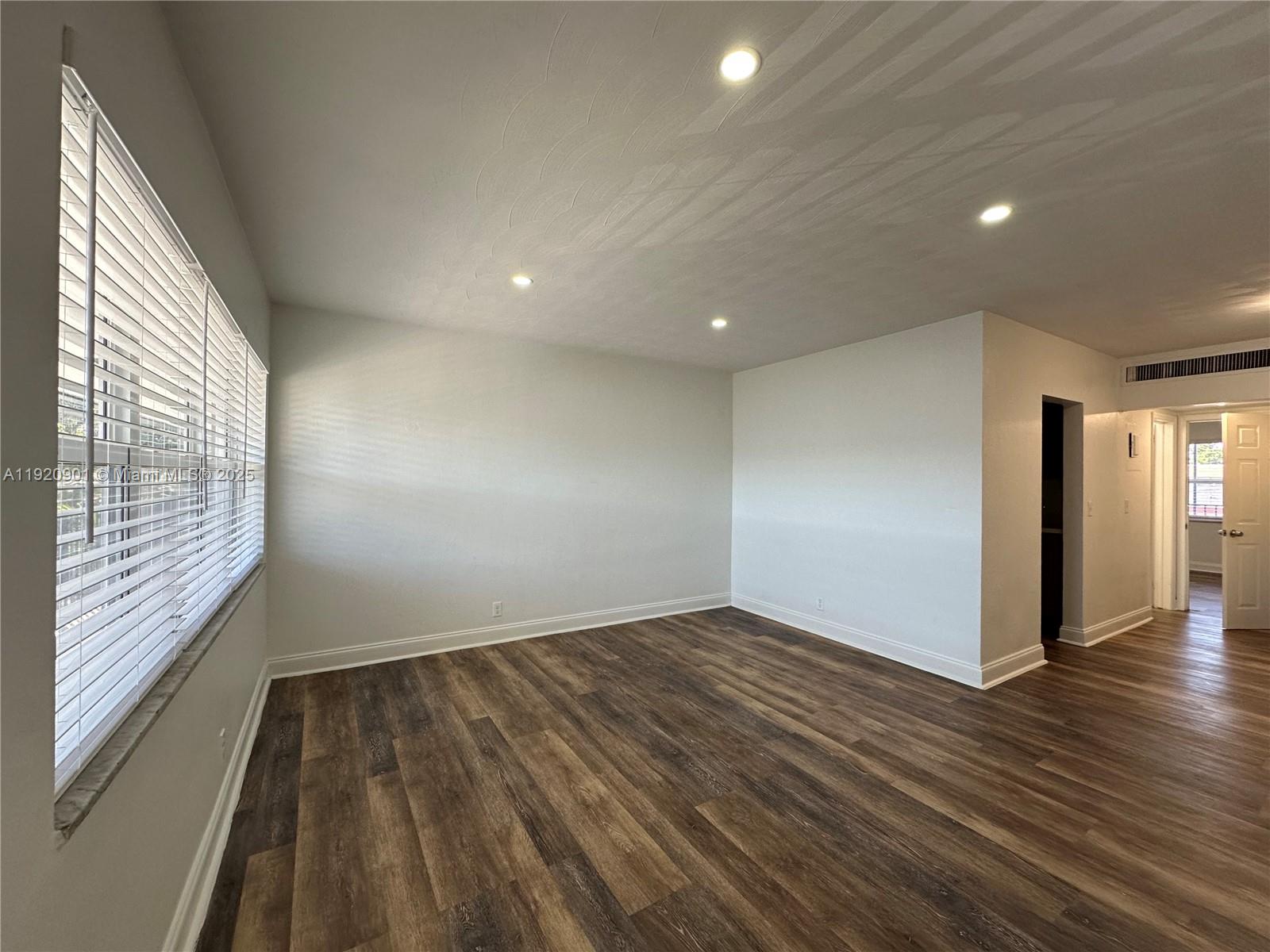 HOLLYWOOD LITTLE RANCHES - Residential Lease