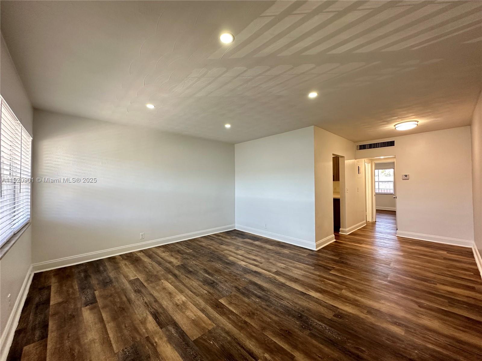 HOLLYWOOD LITTLE RANCHES - Residential Lease