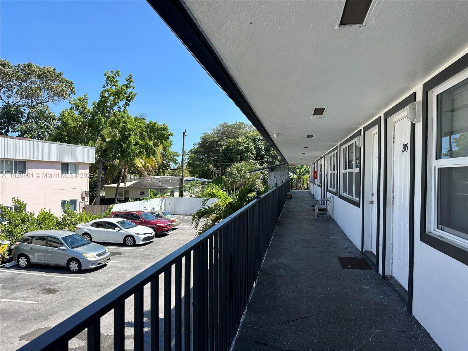 HOLLYWOOD LITTLE RANCHES - Residential Lease