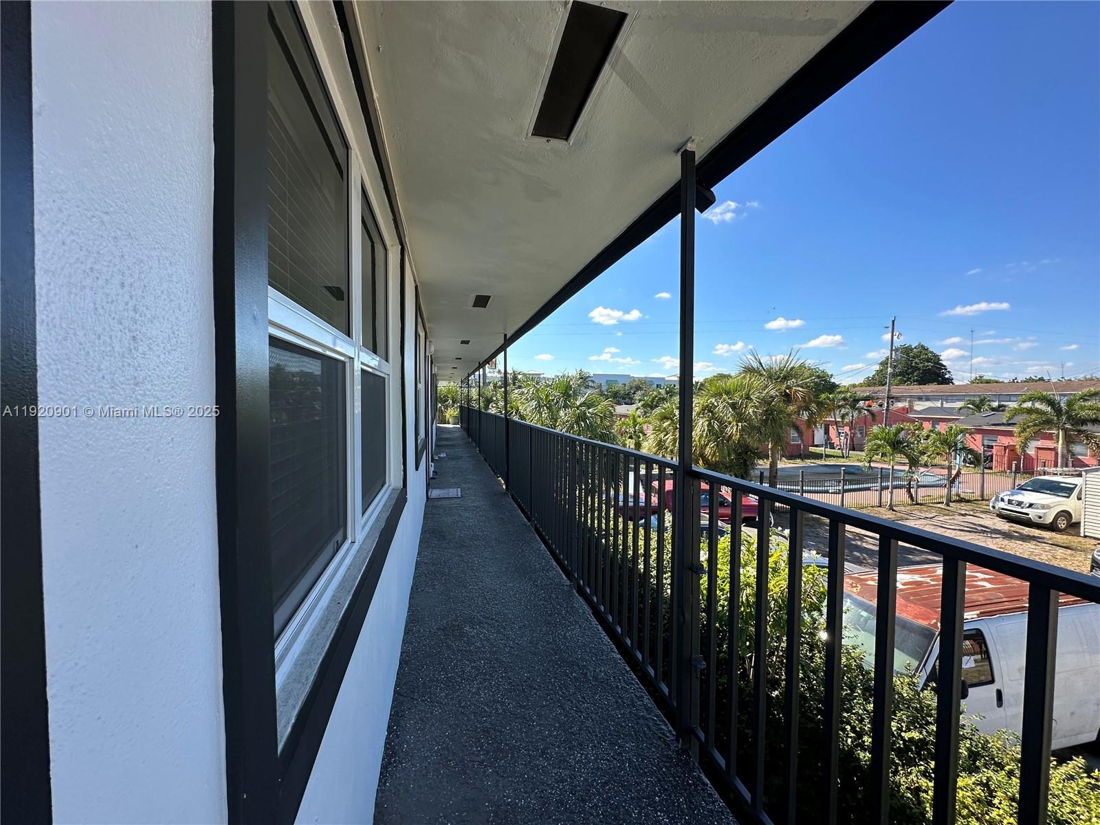 HOLLYWOOD LITTLE RANCHES - Residential Lease