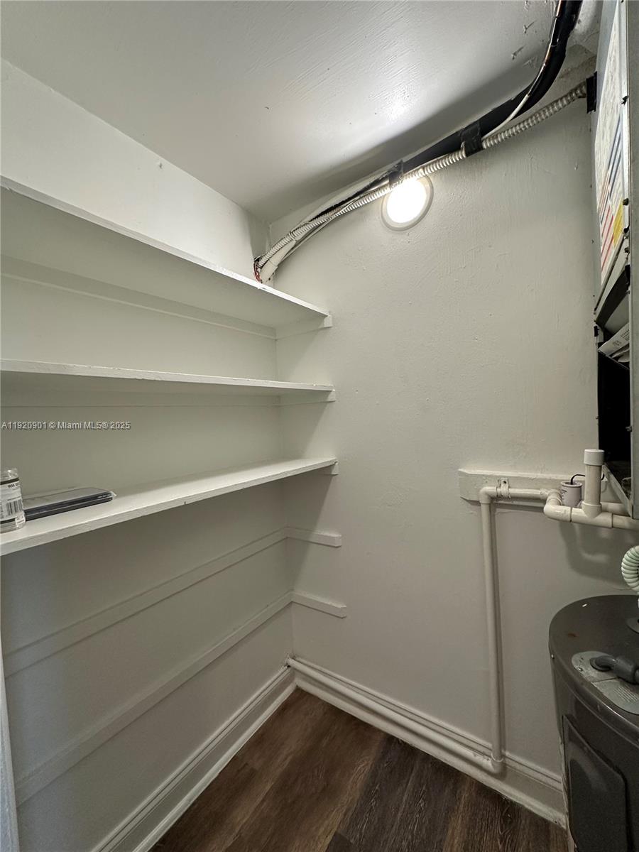 HOLLYWOOD LITTLE RANCHES - Residential Lease