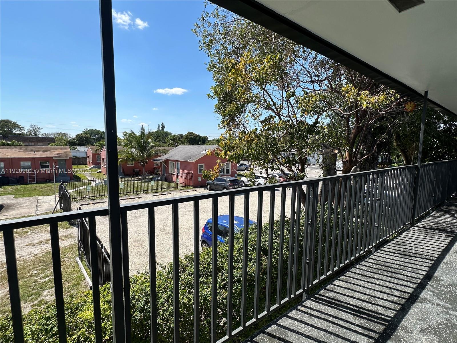 HOLLYWOOD LITTLE RANCHES - Residential Lease