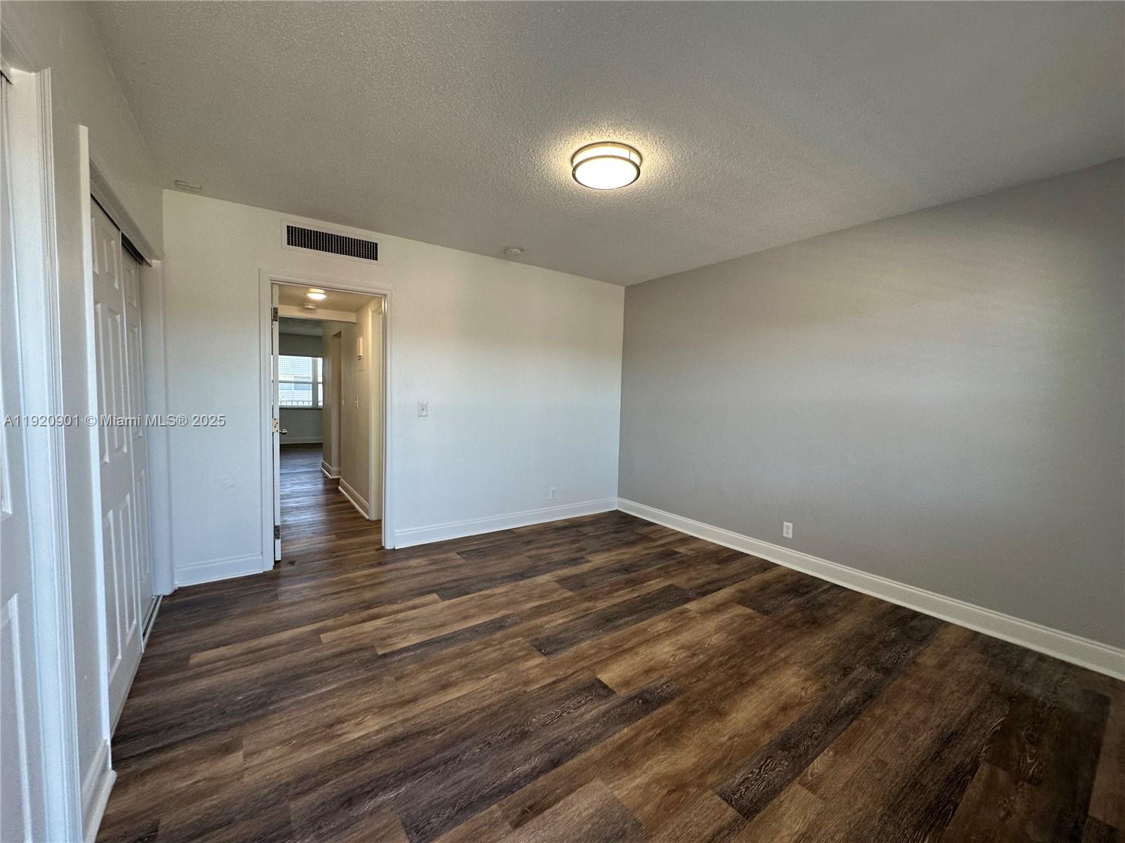 HOLLYWOOD LITTLE RANCHES - Residential Lease