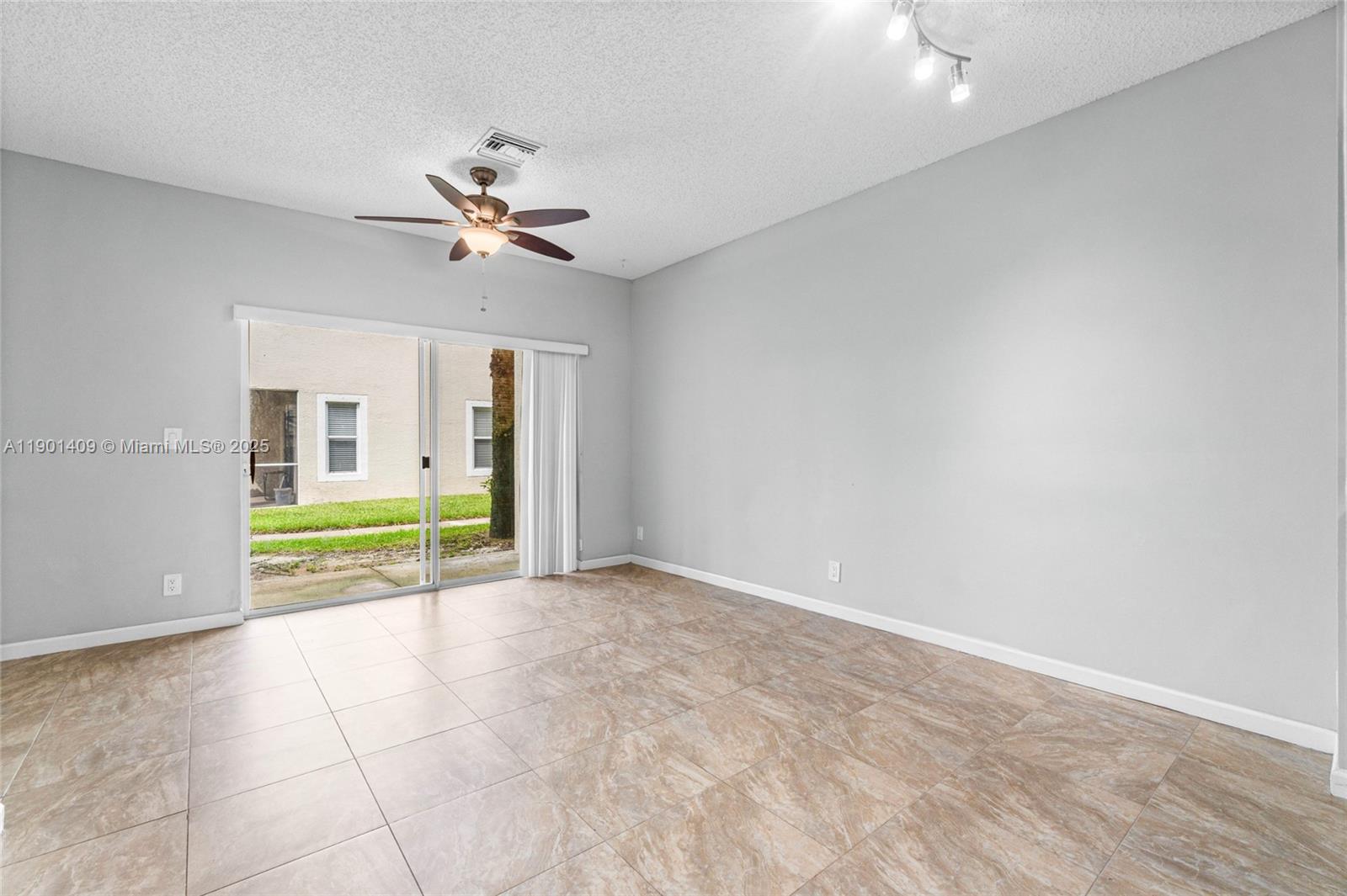 PALMBROOKE TOWNHOMES - Residential Lease