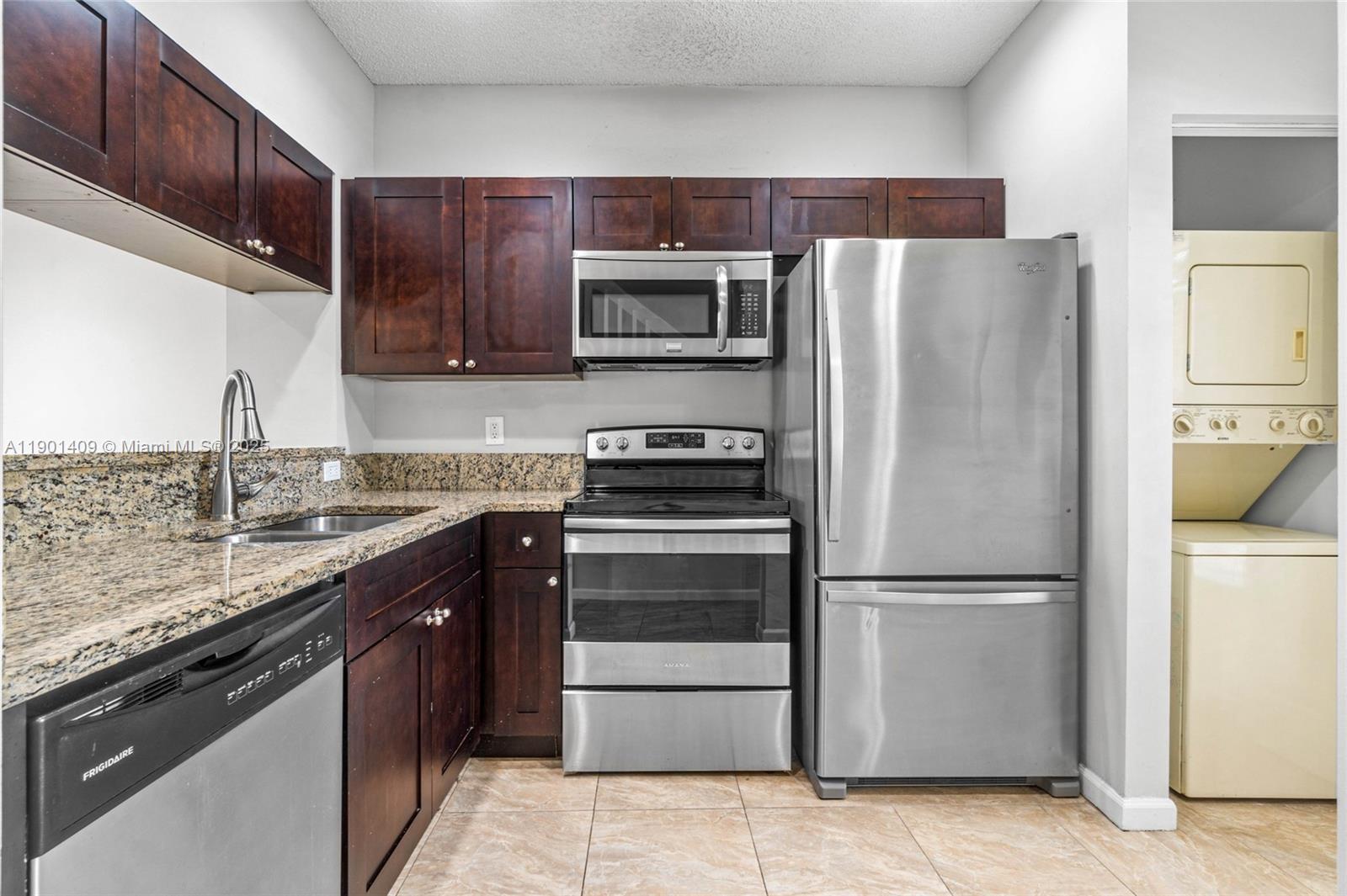 PALMBROOKE TOWNHOMES - Residential Lease