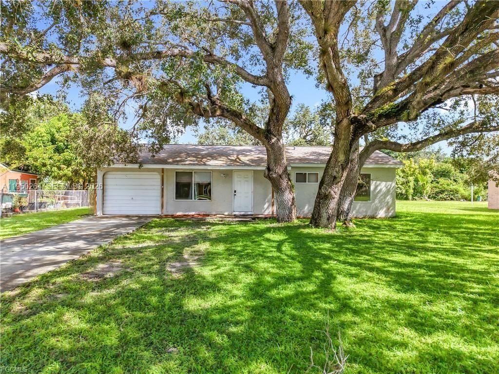 Photo of 108 Ridgewood Ave, Clewiston, FL 33440 (MLS # A11950264)