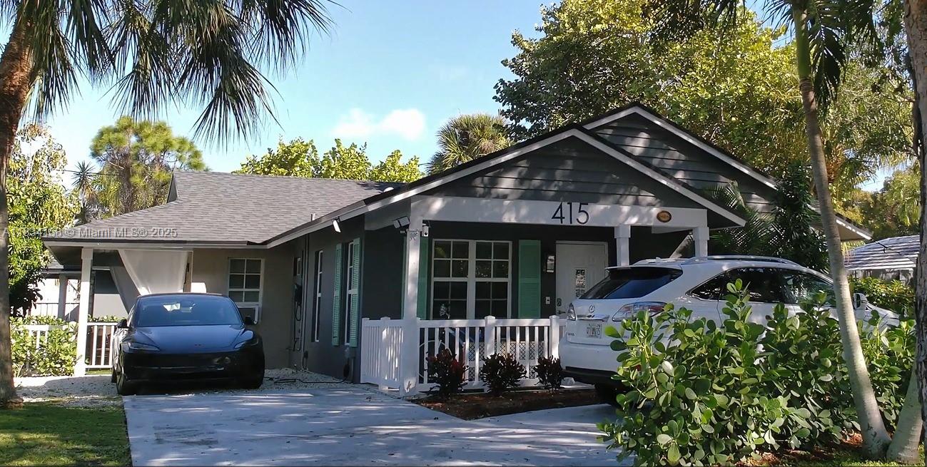 Unique Investment Opportunity!
Legally zoned multifamily property featuring 4 independent units plus a coin-operated laundry room that generates additional income.
Unit 1: 1 bedroom, 1 bathroom, living room, dining area, laundry room, full kitchen, and a large private patio
Unit 2: Efficiency with kitchenette, full bathroom, and a cozy private porch.
Unit 3: Spacious efficiency with open layout, kitchenette, full bathroom, and private porch.
Unit 4: Fully detached 1-bedroom, 1-bathroom unit with full kitchen and private yard.
The property offers new roofs on all units, parking for up to 7 vehicles, and beautiful landscaping throughout.
For INVESTORS ONLY looking for strong rental income or long-term appreciation. (Do not disturb tenants)