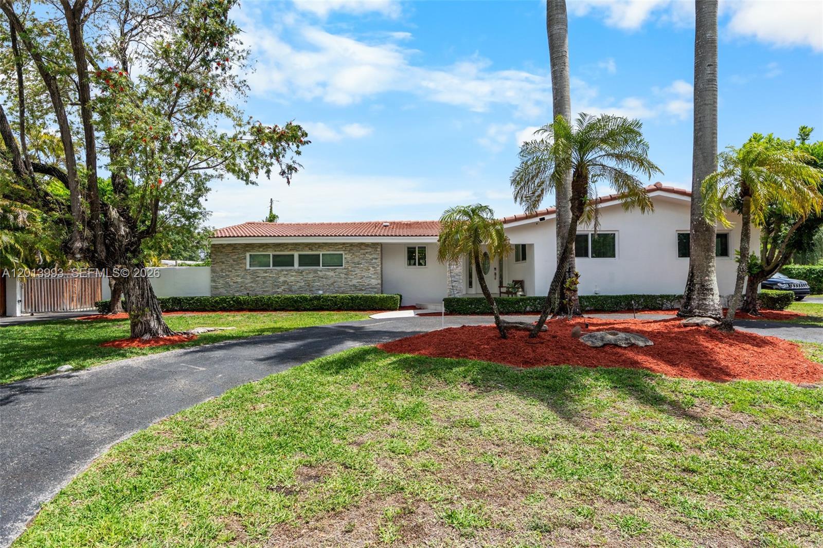 RANCHERO MANORS 2ND ADDN - Residential