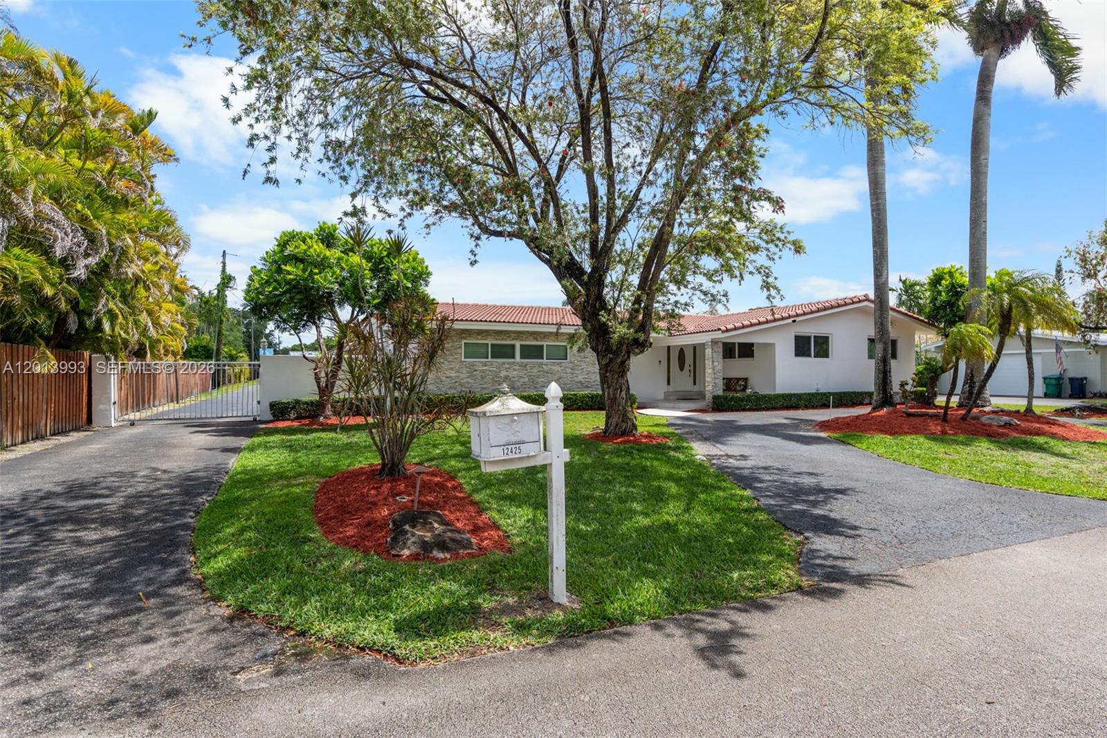 RANCHERO MANORS 2ND ADDN - Residential