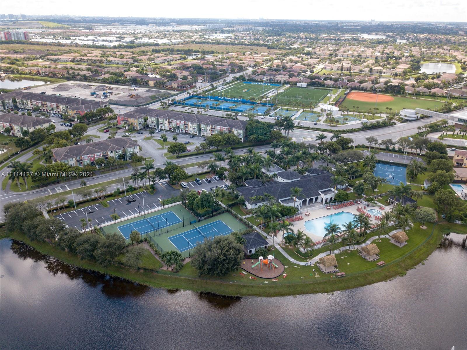 ISLANDS AT DORAL NORTHWEST - Residential