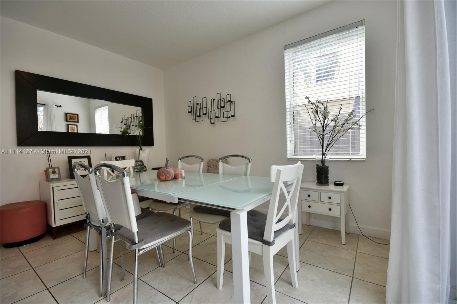 ISLANDS AT DORAL NORTHWEST - Residential