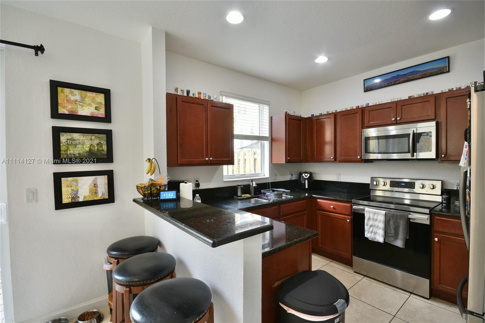 ISLANDS AT DORAL NORTHWEST - Residential