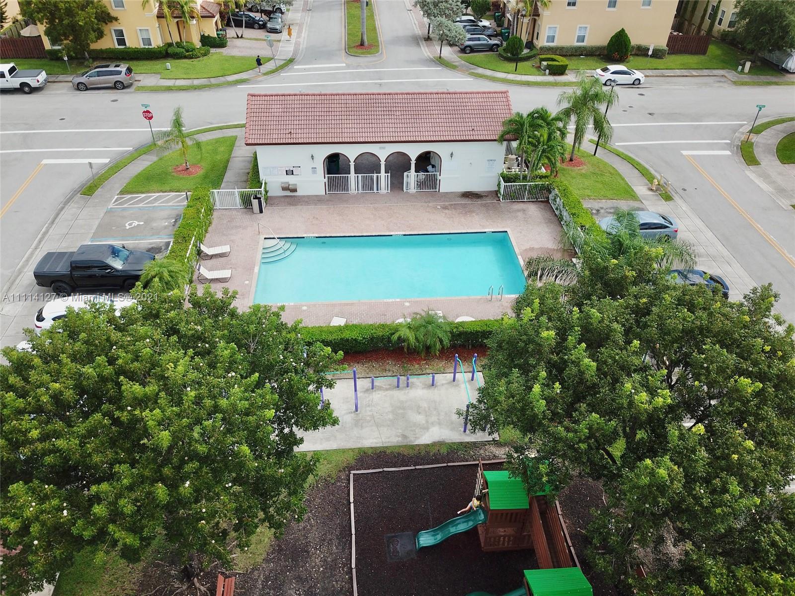 ISLANDS AT DORAL NORTHWEST - Residential