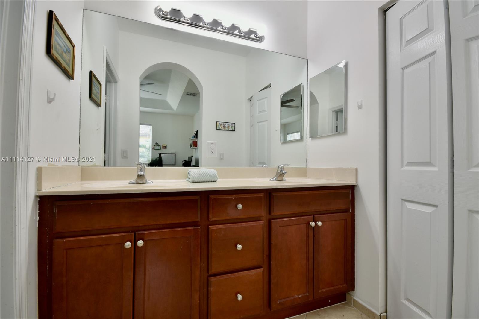 ISLANDS AT DORAL NORTHWEST - Residential