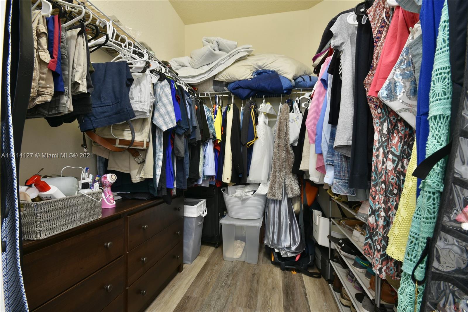 ISLANDS AT DORAL NORTHWEST - Residential