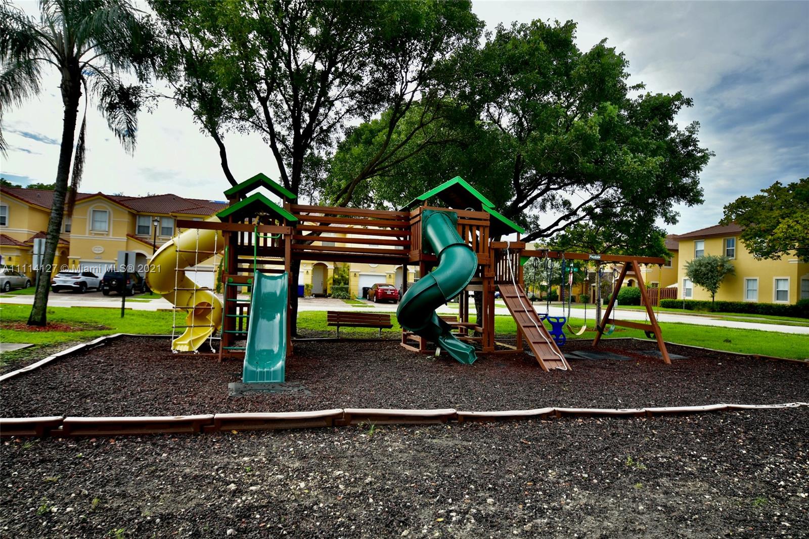 ISLANDS AT DORAL NORTHWEST - Residential