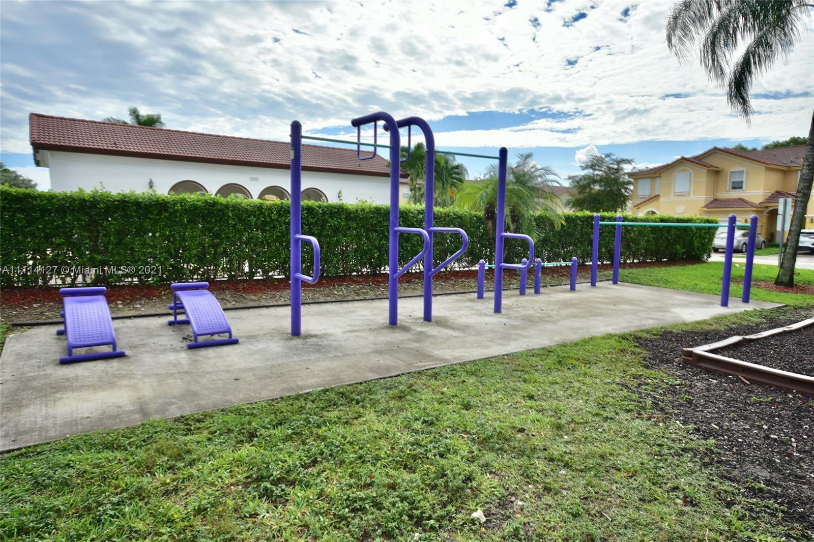 ISLANDS AT DORAL NORTHWEST - Residential