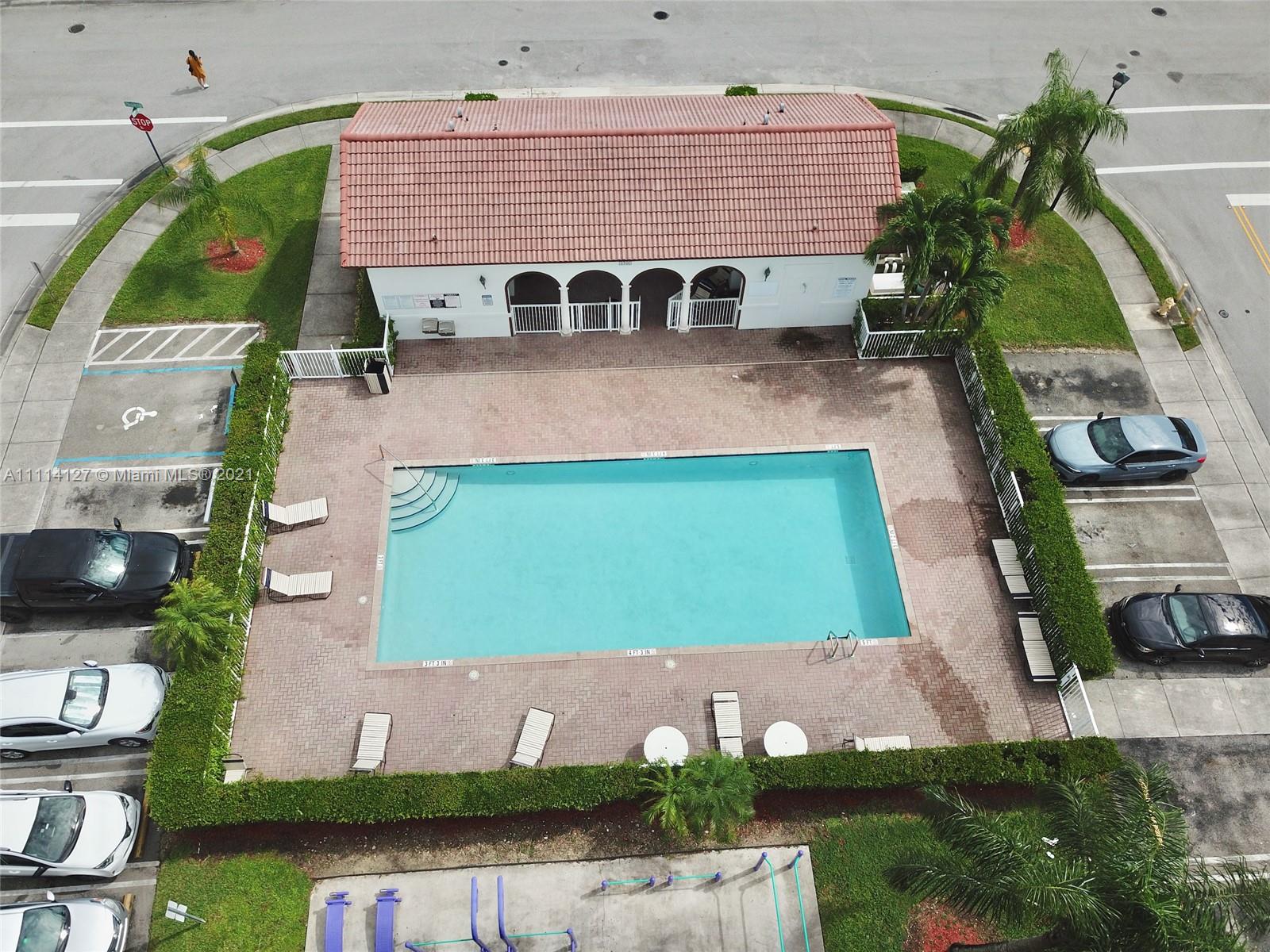 ISLANDS AT DORAL NORTHWEST - Residential