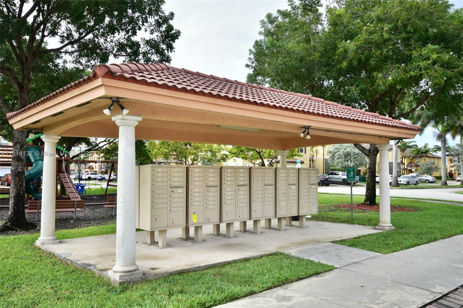 ISLANDS AT DORAL NORTHWEST - Residential