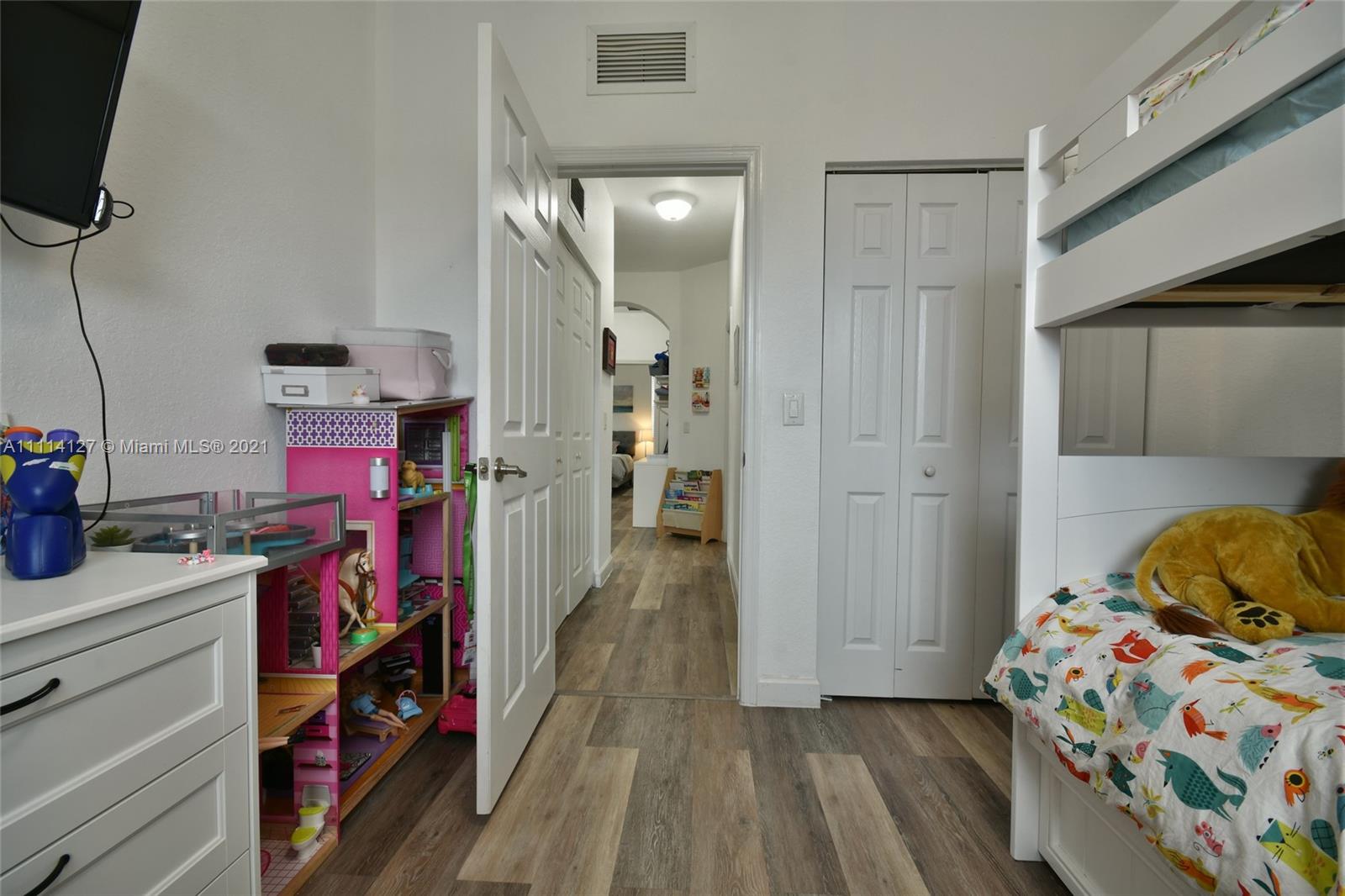 ISLANDS AT DORAL NORTHWEST - Residential